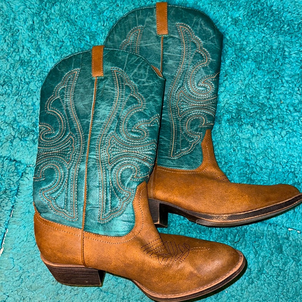 Women’s boots, 9 M